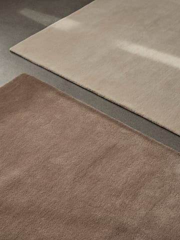 Stille tuftet teppe - Ash Brown, 160x250 cm - Ferm Living