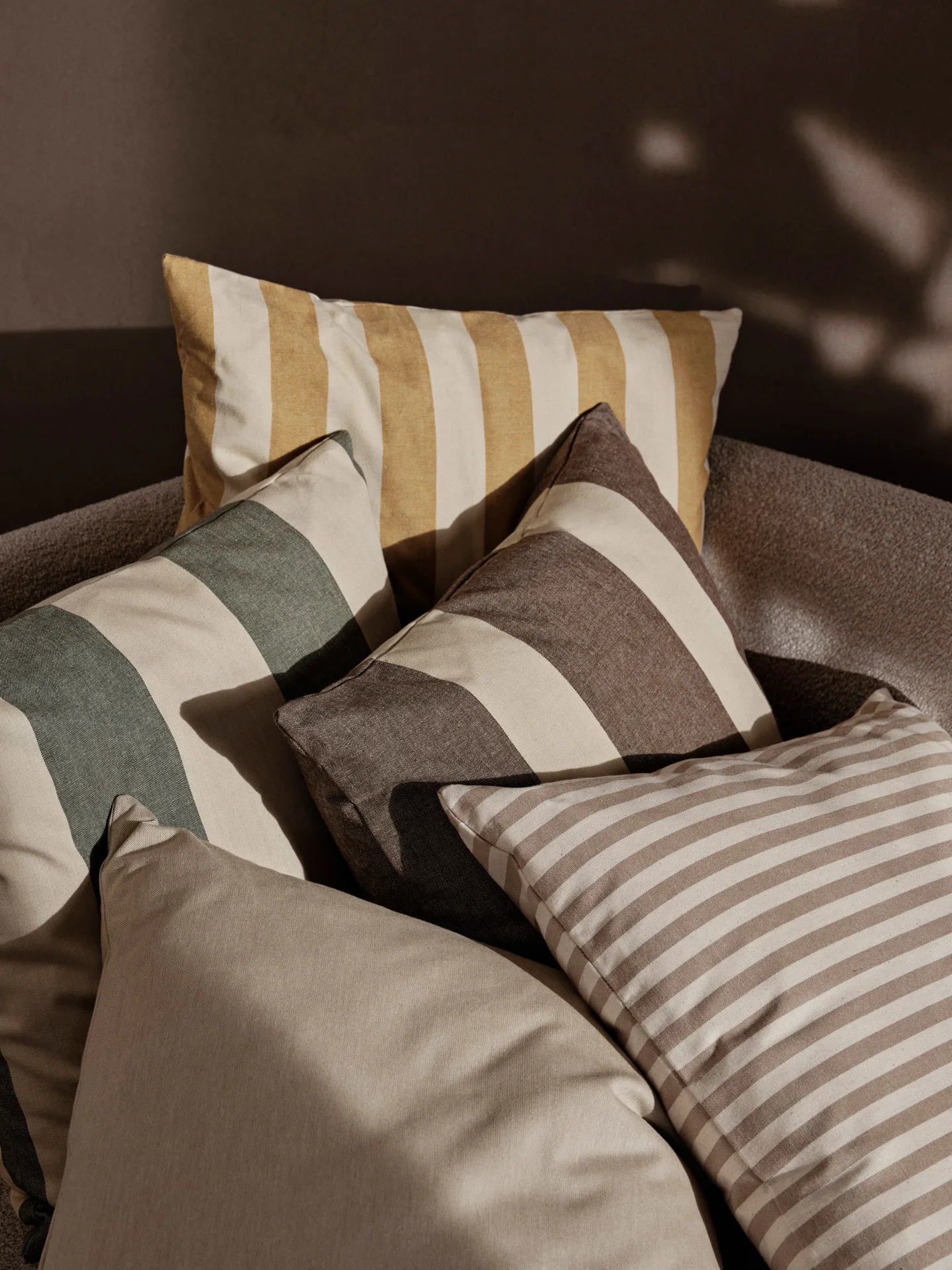 Strand outdoor putetrekk 50x50 cm, Carob brown-parchment Ferm Living