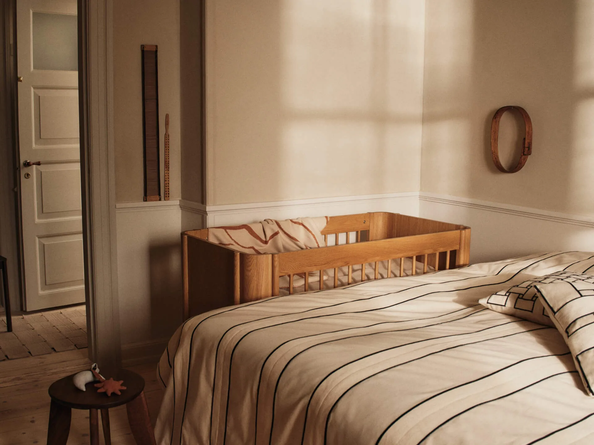 Tilu sprinkelseng, Natural oak, 129x68,5x80 cm Ferm Living