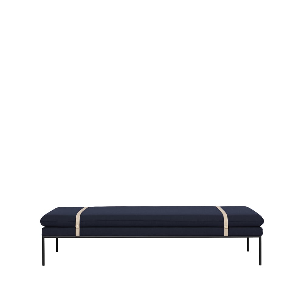 Ferm Living Turn dagseng Tekstil fiord by kvadrat dark blue, sort stativ