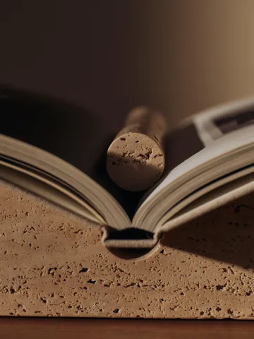 Tvara bokstativ - Travertine, 22x22 cm - Ferm Living