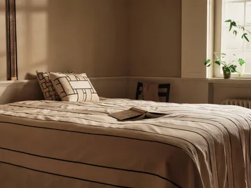 Twill sengeteppe - Off-white-black, 180x260 cm - Ferm Living