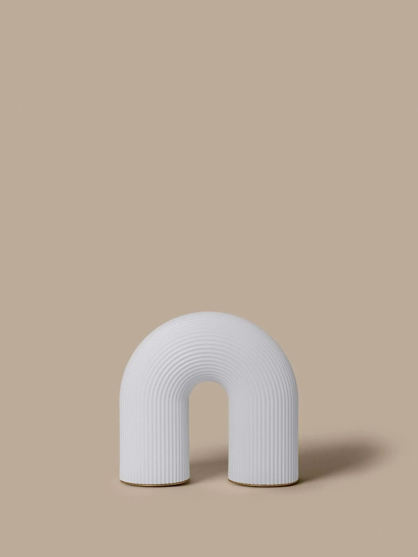 Vuelta outdoor portable bordlampe, White, 25 cm Ferm Living