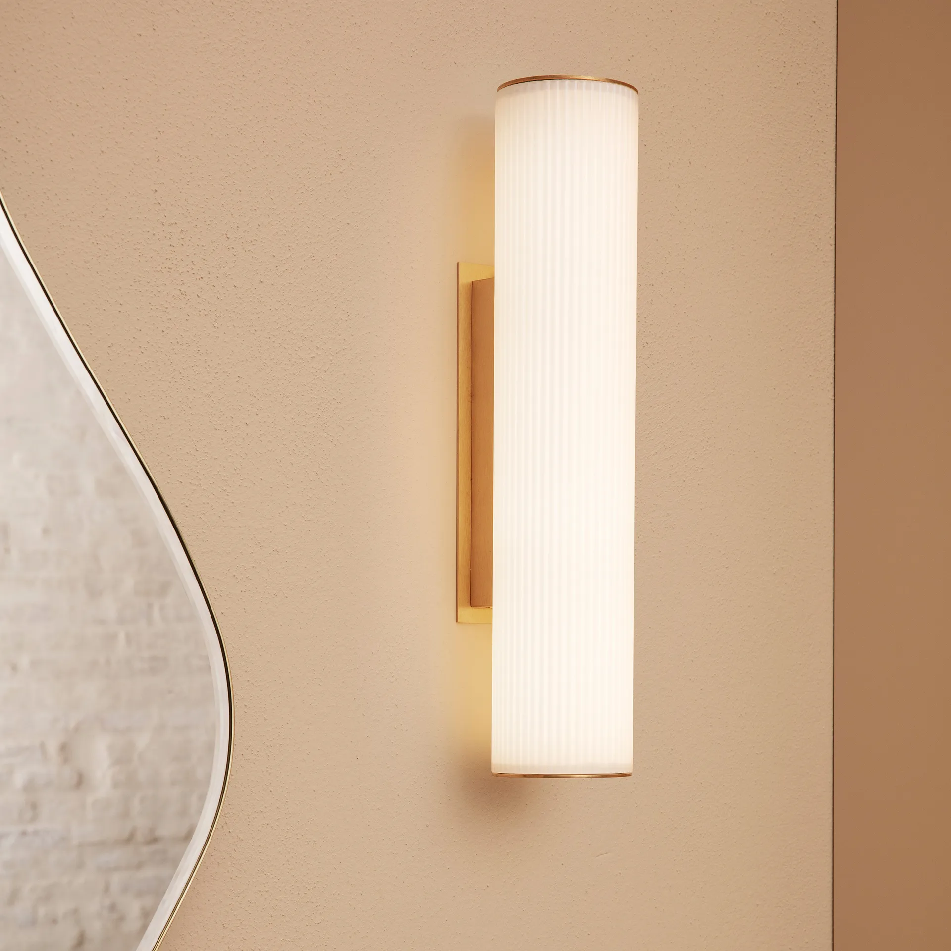 Vuelta vegglampe 40 cm, Hvit-messing Ferm Living