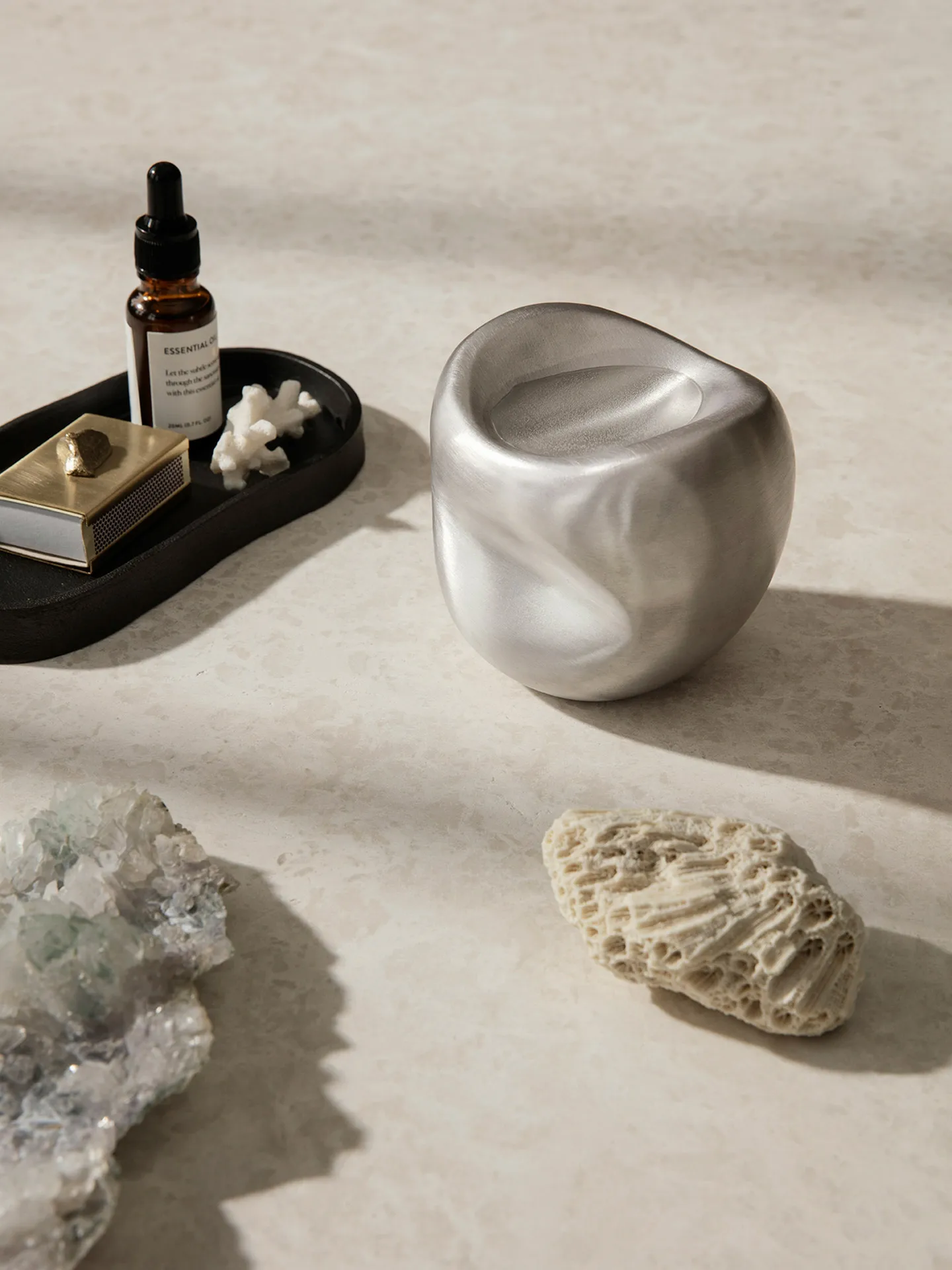 Yama brett oval 9,5 x 19 cm, Sotet aluminium Ferm Living