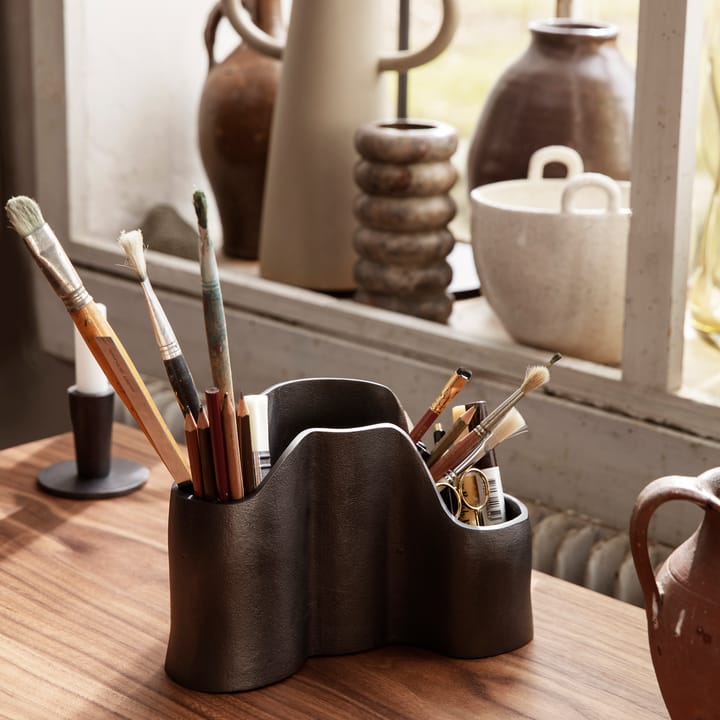 Yama pennholder, Svart aluminium Ferm Living