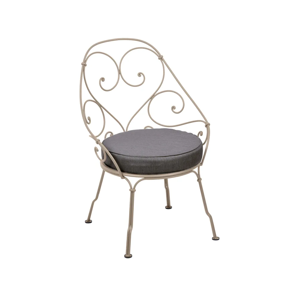 1900 Cabriolet stol med armlener, Nutmeg (beige), graphite grey pute Fermob