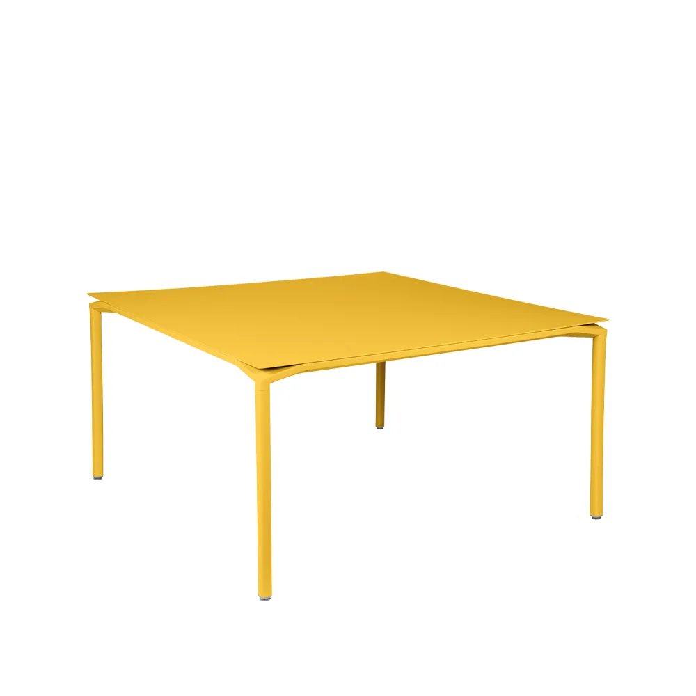 Calvi bord, kvadratisk 140x140 cm, Honey (gul) Fermob