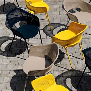 Kate stol med armlener - Acapulco blue - Fermob