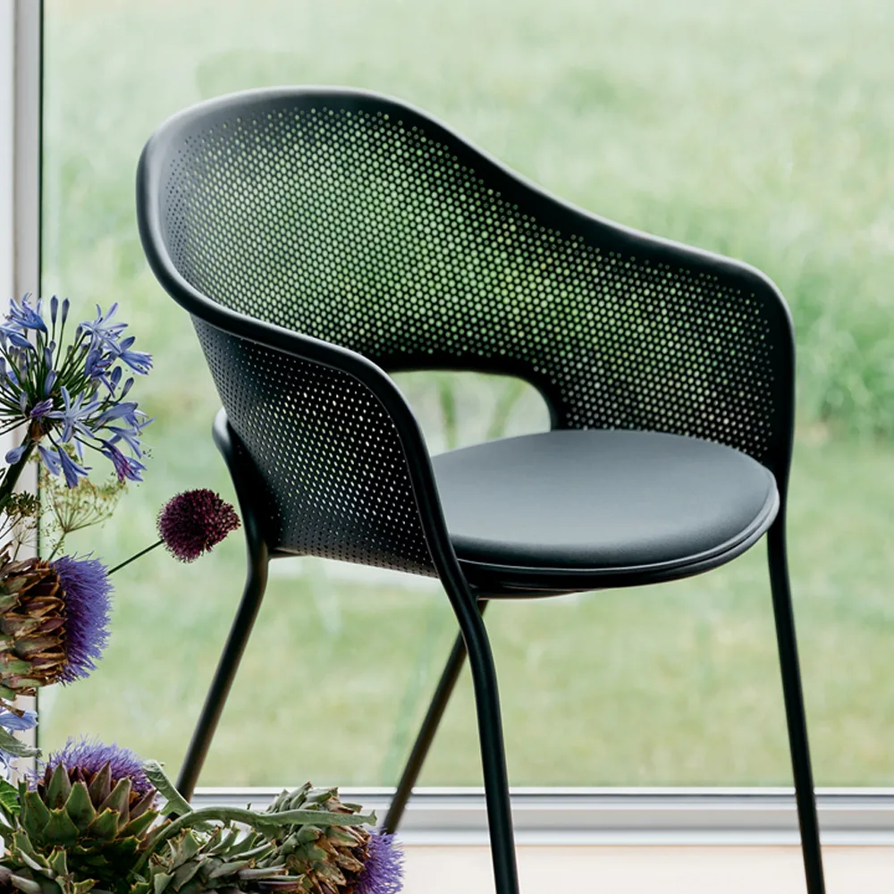 Kate stol med armlener, Black cherry (vinrød) Fermob