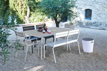Luxembourg bord 143x80 cm - Liquorice (svart) - Fermob