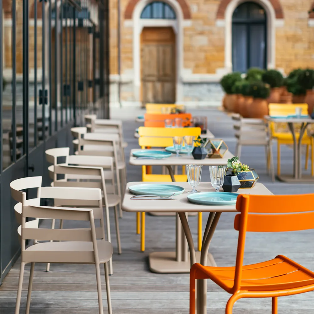 Luxembourg Pedestal bord 71x71 cm, Clay grey Fermob