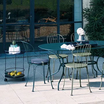 Opera+ stol med armlener - Acapulco blue (blå) - Fermob