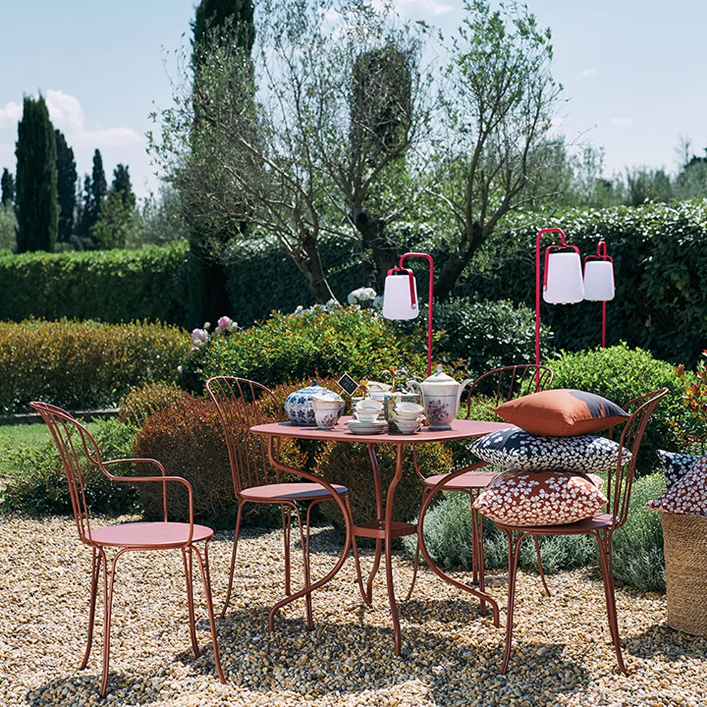 Opera+ stol med armlener, Liquorice Fermob