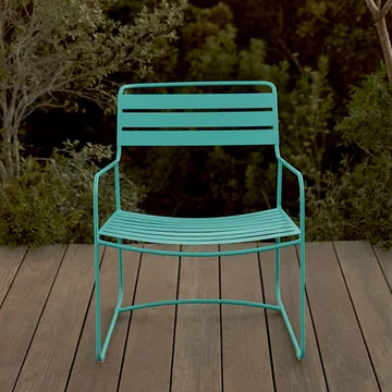 Surprising stol med armlener, lav - Acapulco blue - Fermob