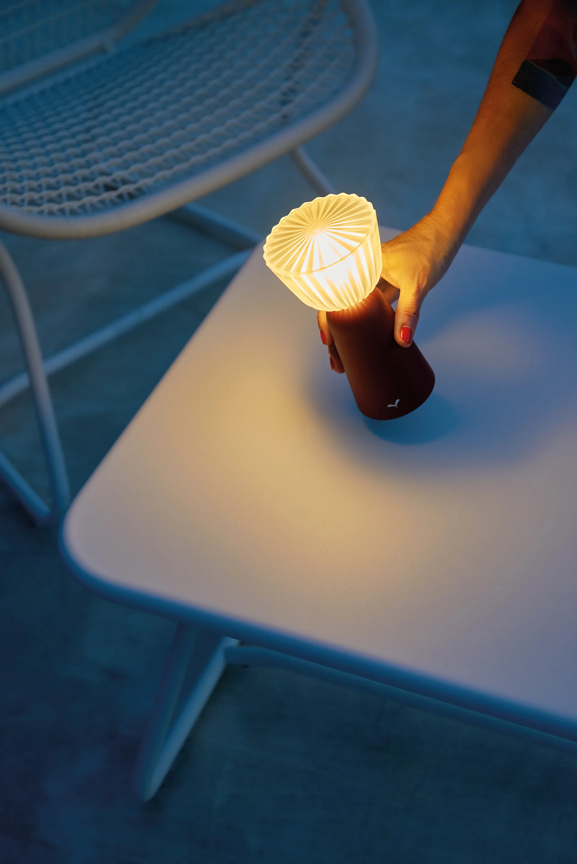 Swiing portabel bordlampe, Black cherry Fermob