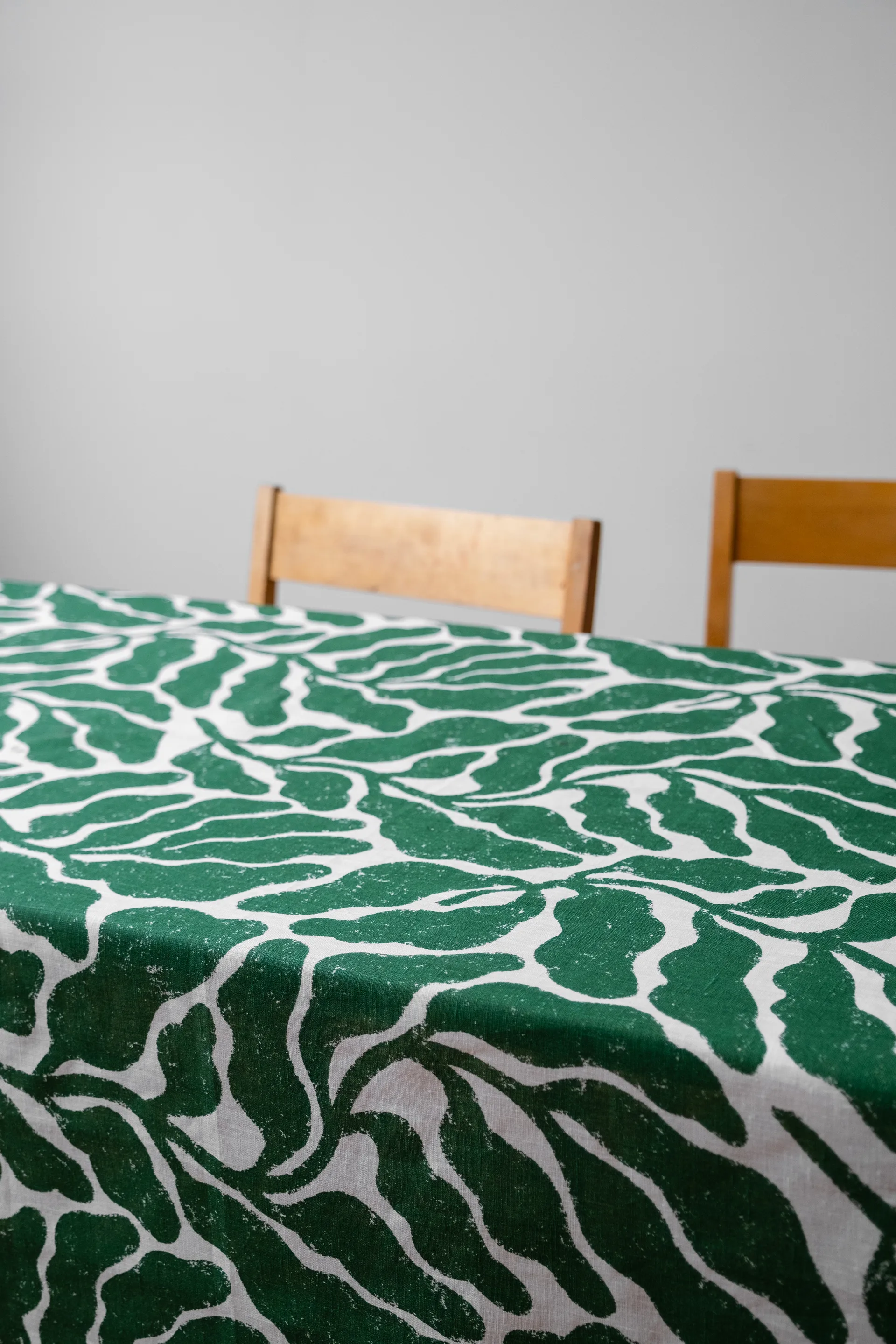 Leaves bordduk 149x250 cm, Greeb Fine Little Day