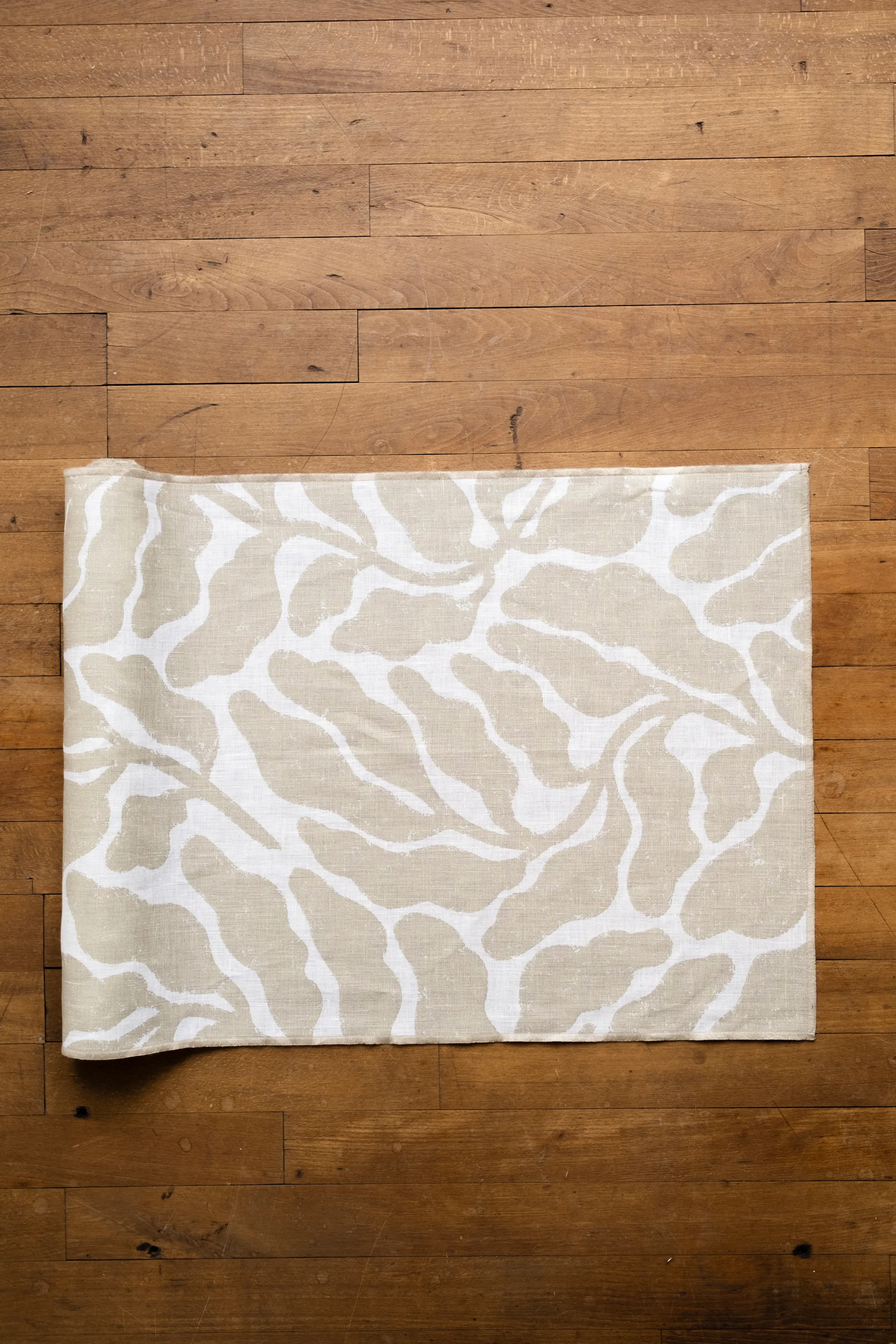 Leaves løper, Sand, 45x180 cm Fine Little Day