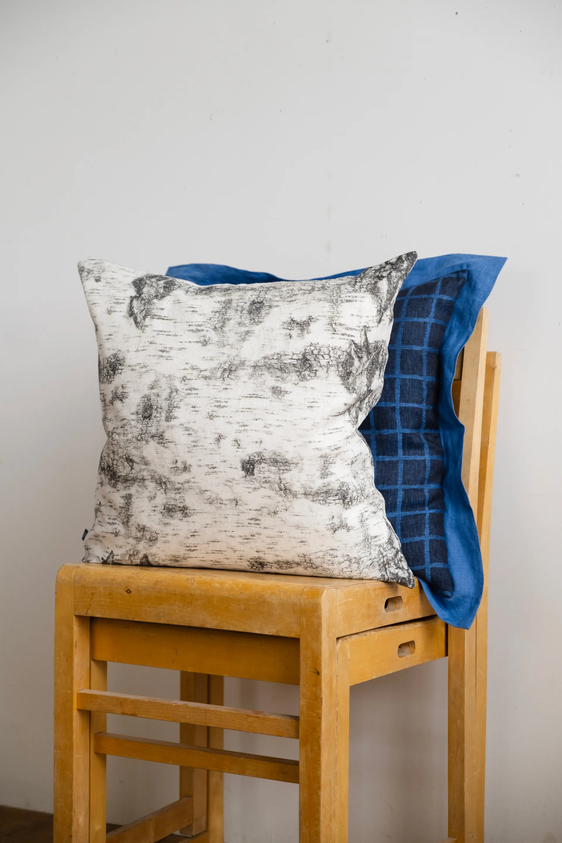 Näver putetrekk 48x48 cm, Black-white Fine Little Day