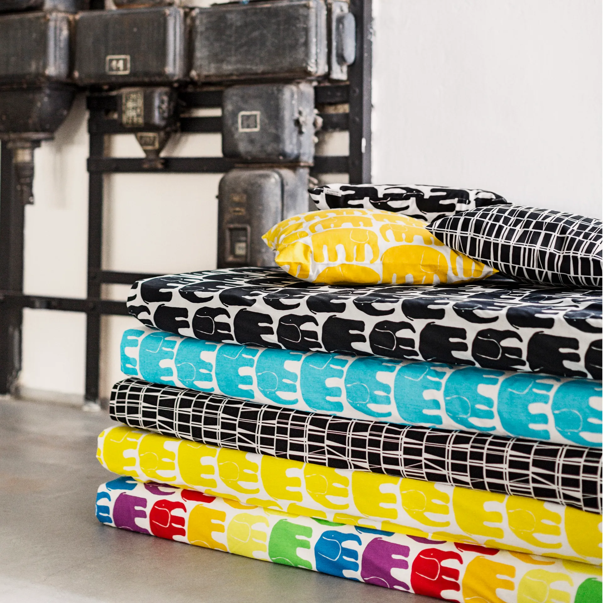 Elefantti sengesett, sort-hvitt Finlayson