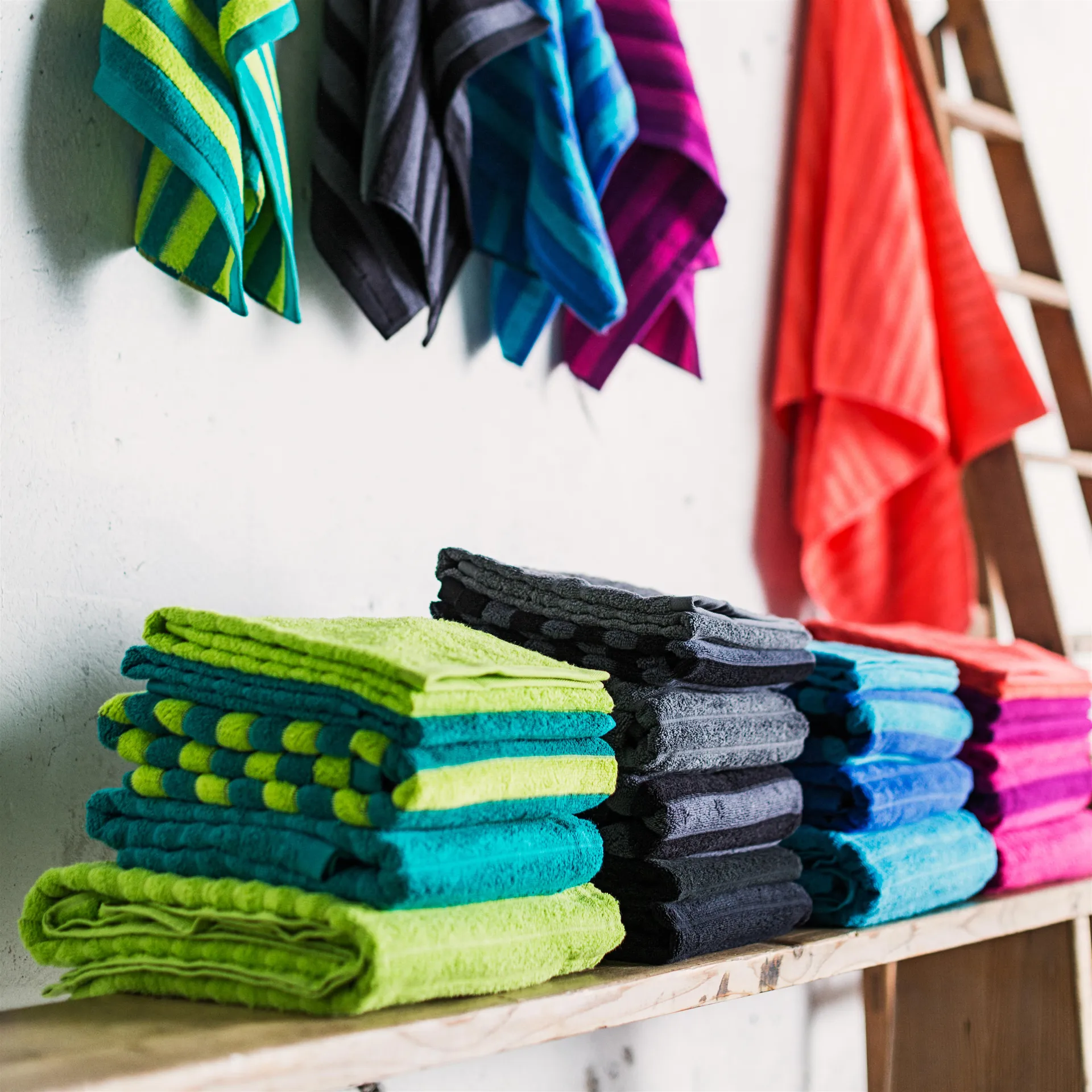 Reilu håndkle 50x70 cm, sort Finlayson