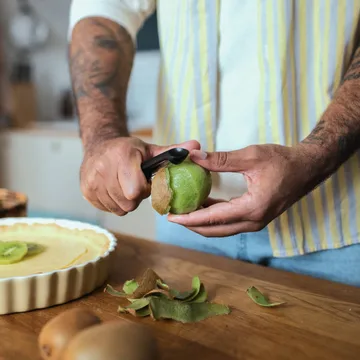 Funcsjonal Form skreller - Svart, fruktskreller, bevegelig blad - Fiskars