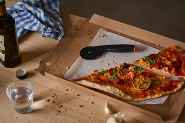 Functional Form pizzaskjærer - Svart - Fiskars
