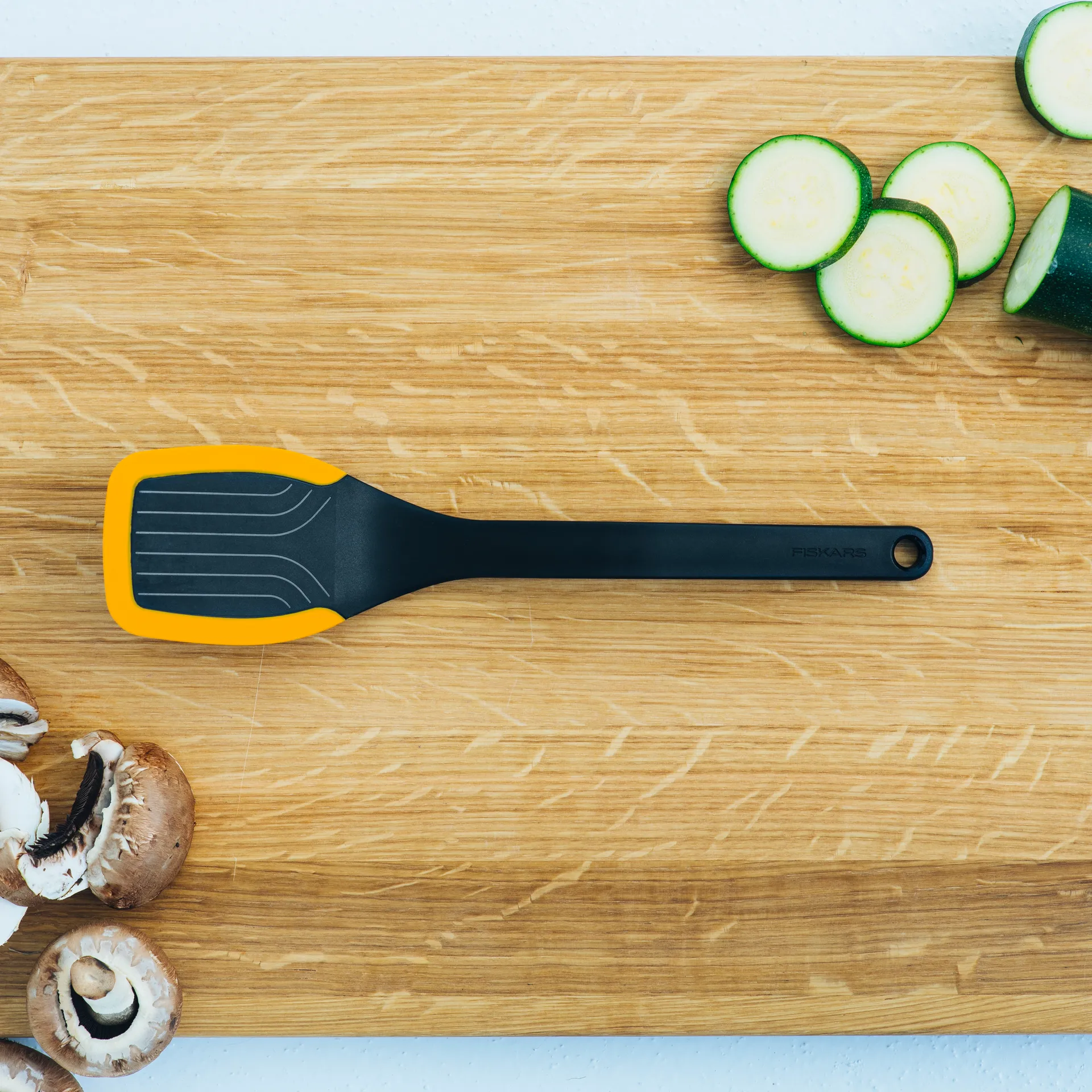 Functional Form stekespade 29 cm, Svart Fiskars