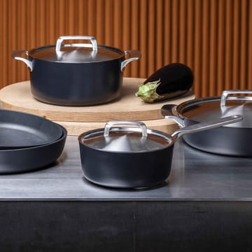 Rotisser kasserolle med høya kanter - 24 cm - Fiskars