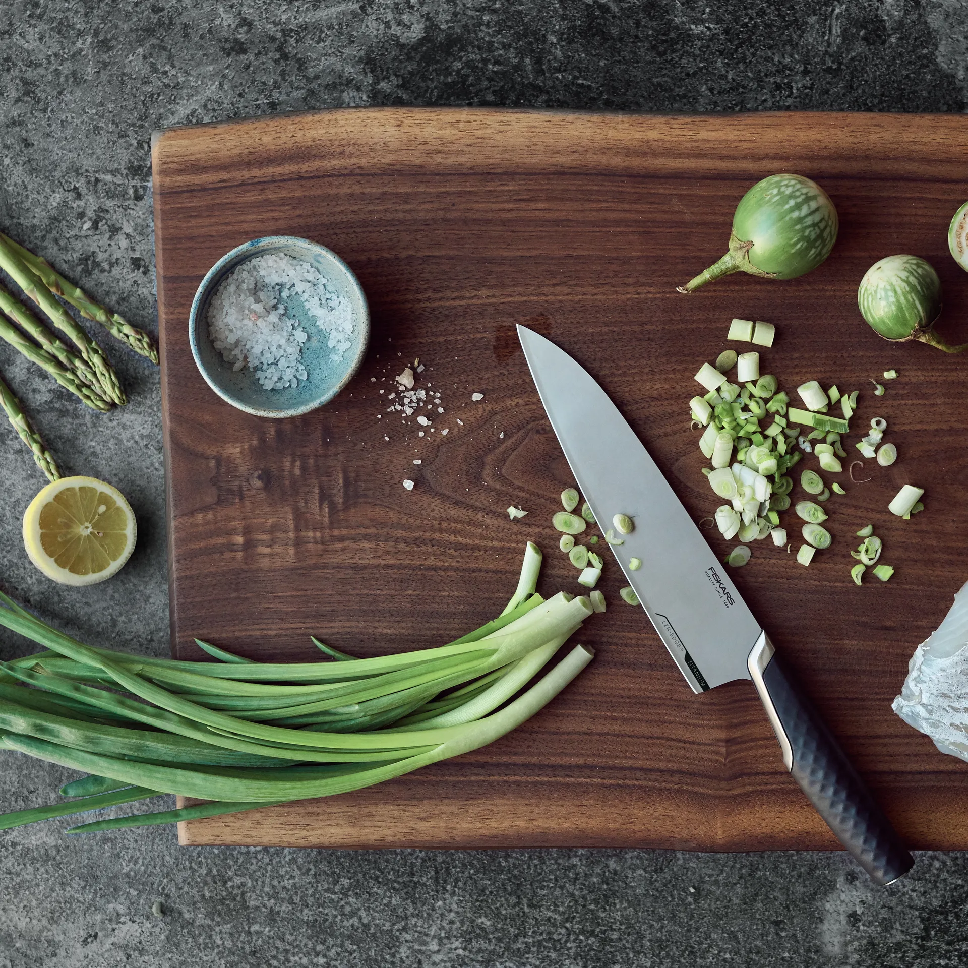 Titanium kokkekniv 20 cm, Svart Fiskars