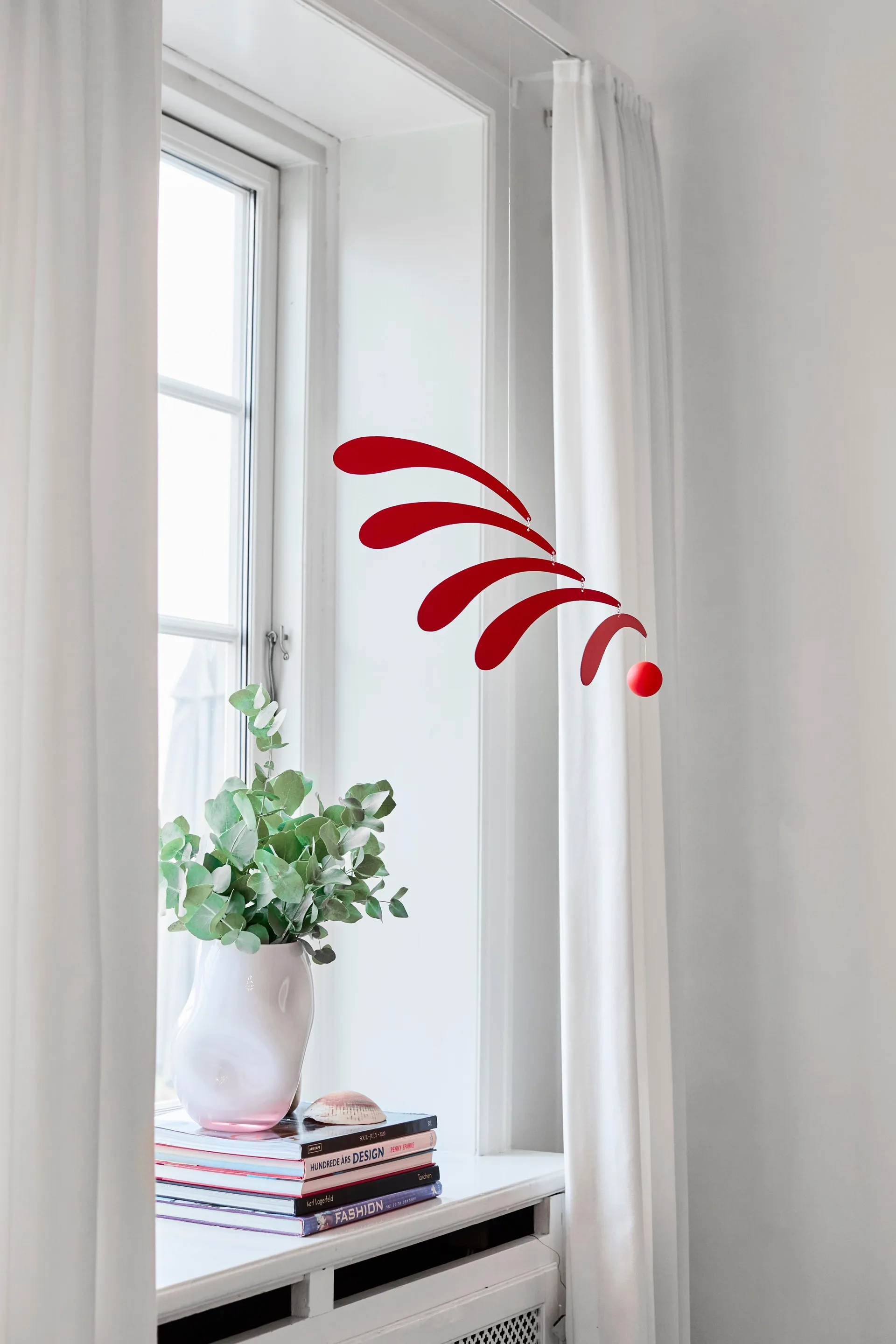 Flowing Rythm uro, rød Flensted Mobiles