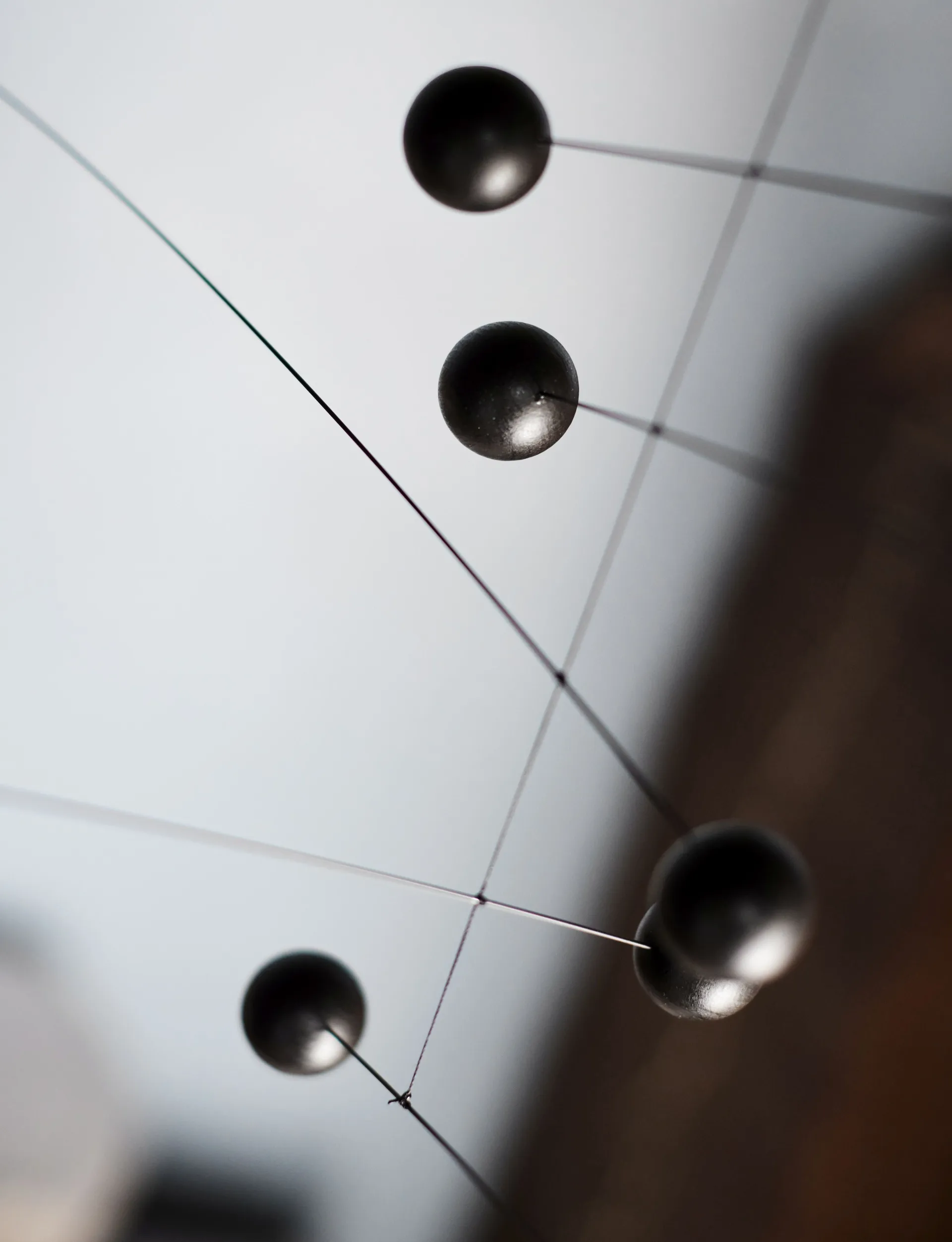 Futura uro, svart-röd Flensted Mobiles