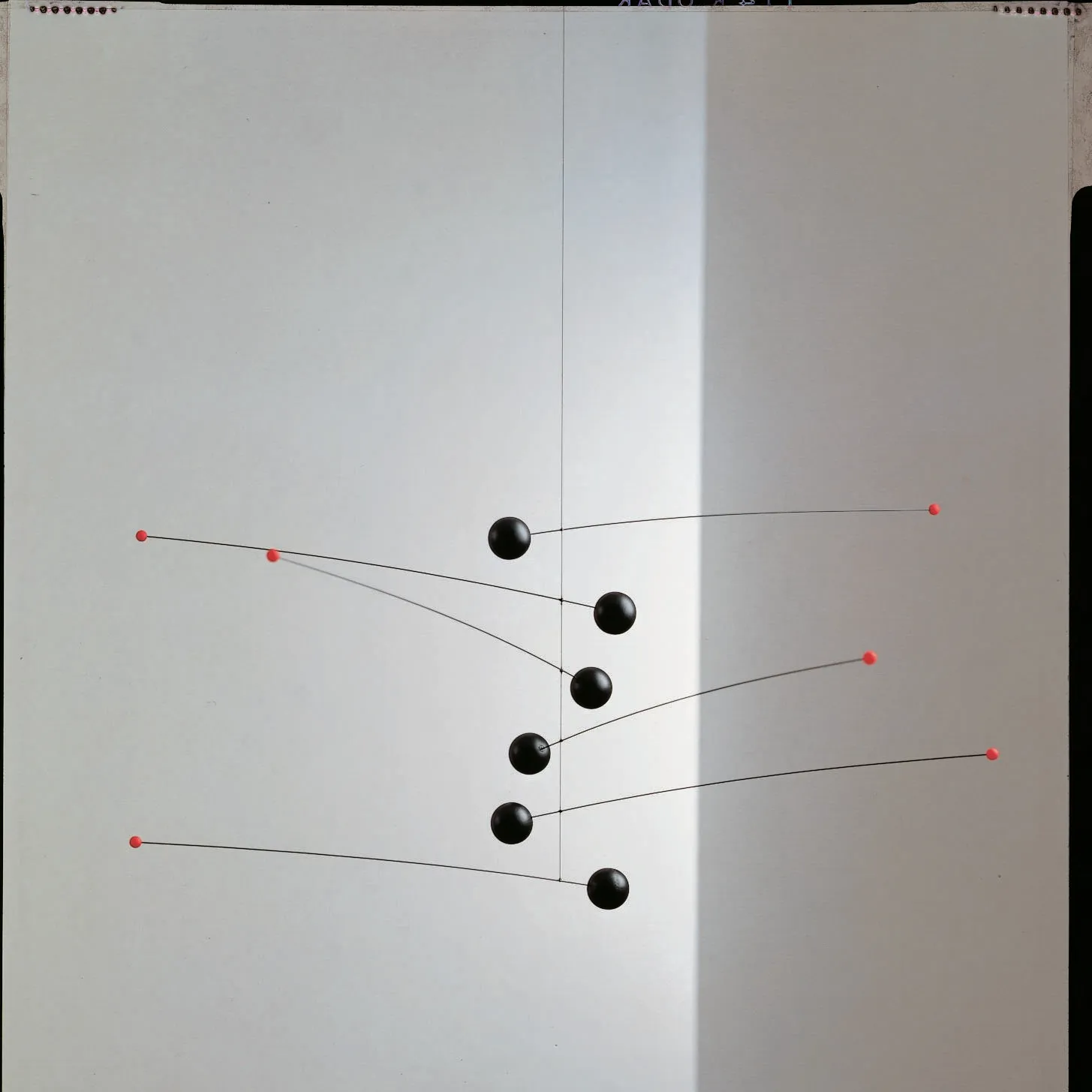 Futura uro, svart-röd Flensted Mobiles
