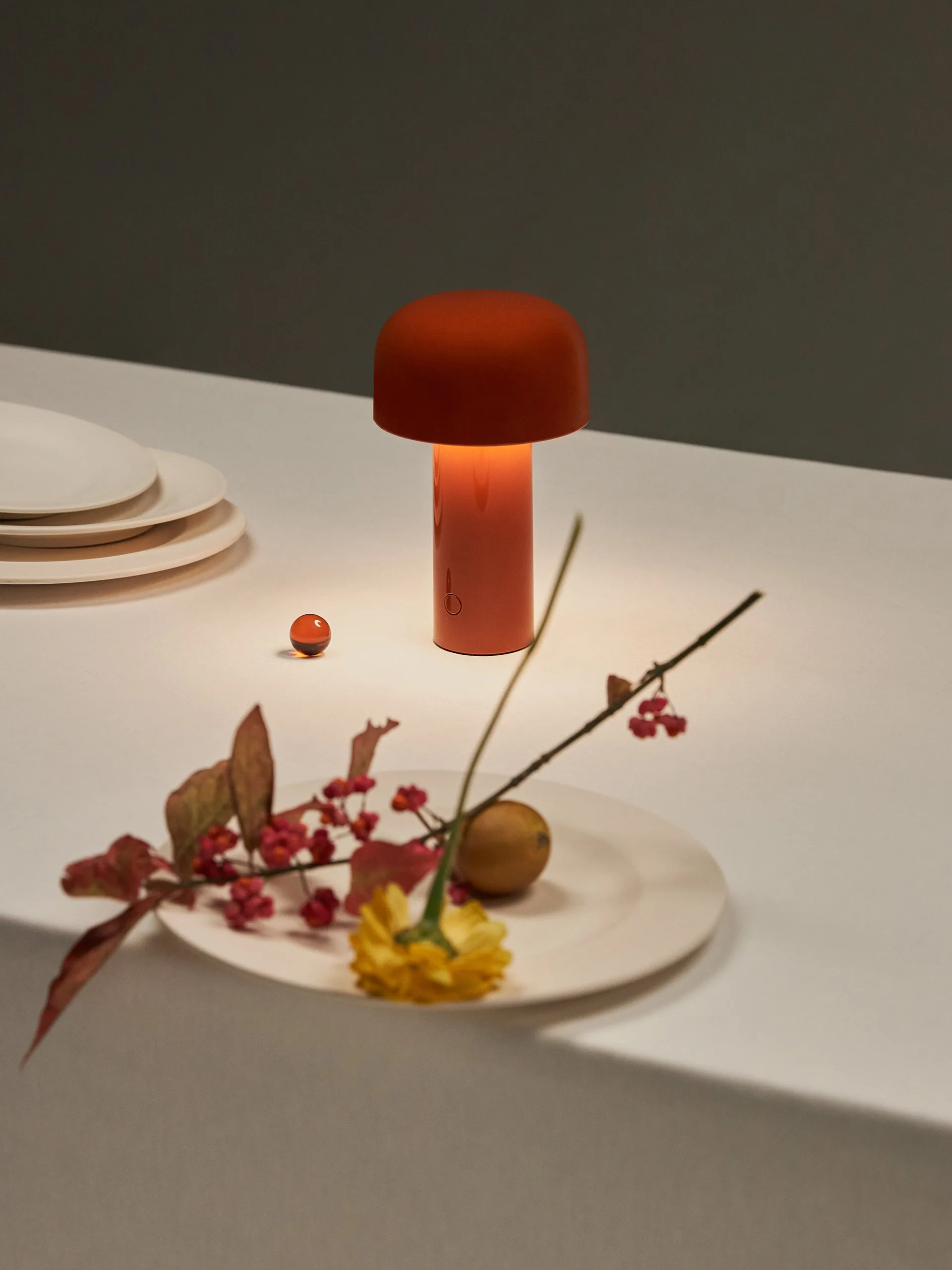 Bellhop bordlampe portabel, Brick red, IP54 (innendørs/utendørs) Flos