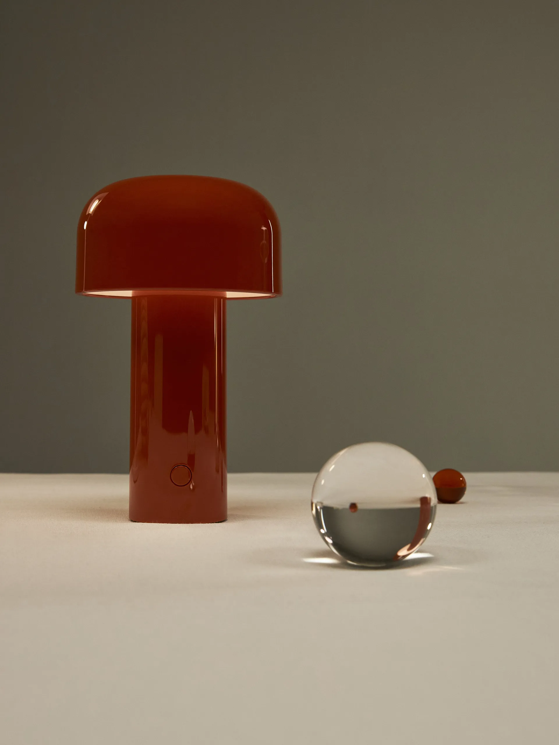 Bellhop bordlampe portabel, Brick red, IP54 (innendørs/utendørs) Flos