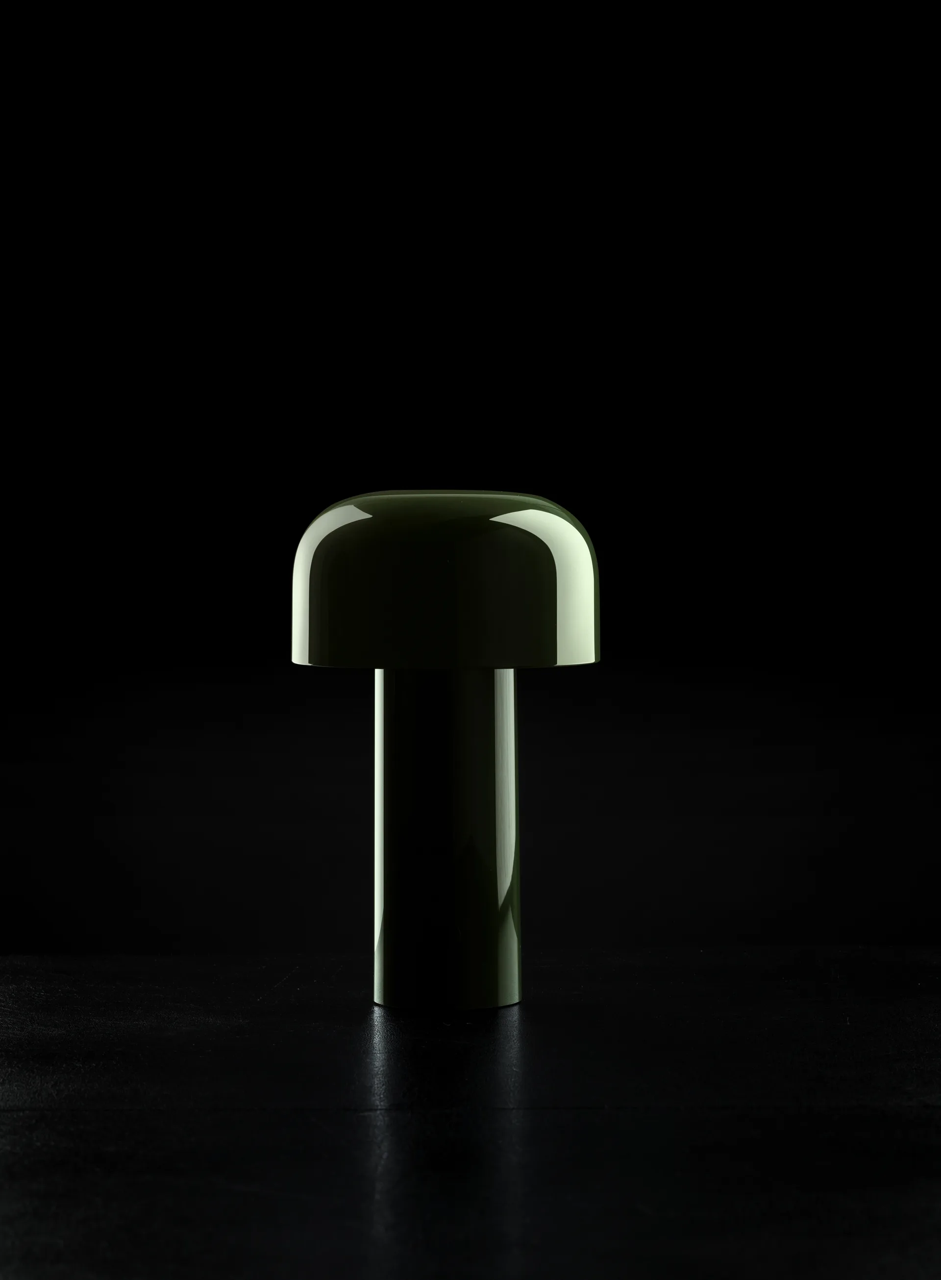 Bellhop bordlampe portabel, Glossy green, IP54 (innendørs/utendørs) Flos