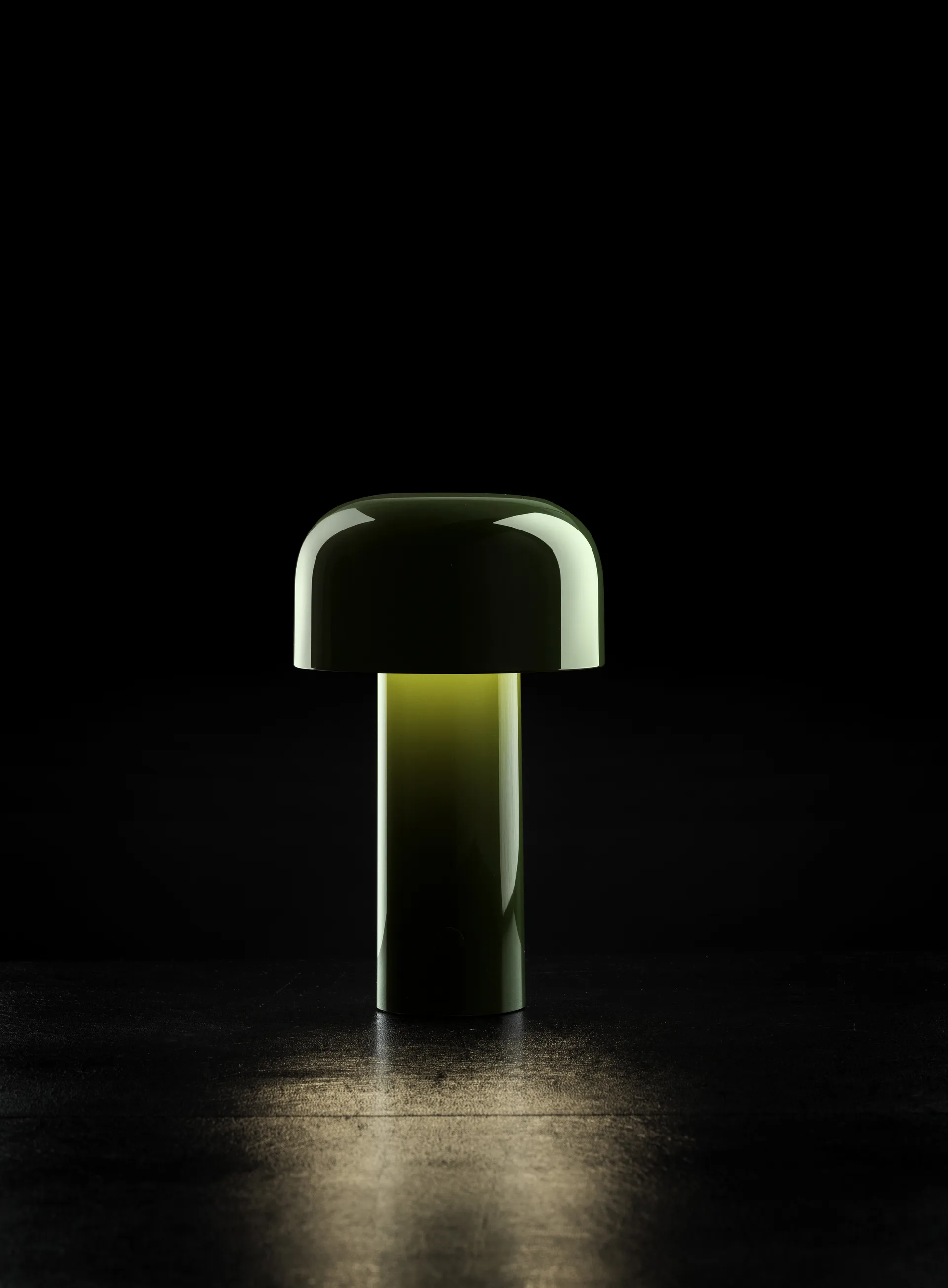 Bellhop bordlampe portabel, Glossy green, IP54 (innendørs/utendørs) Flos
