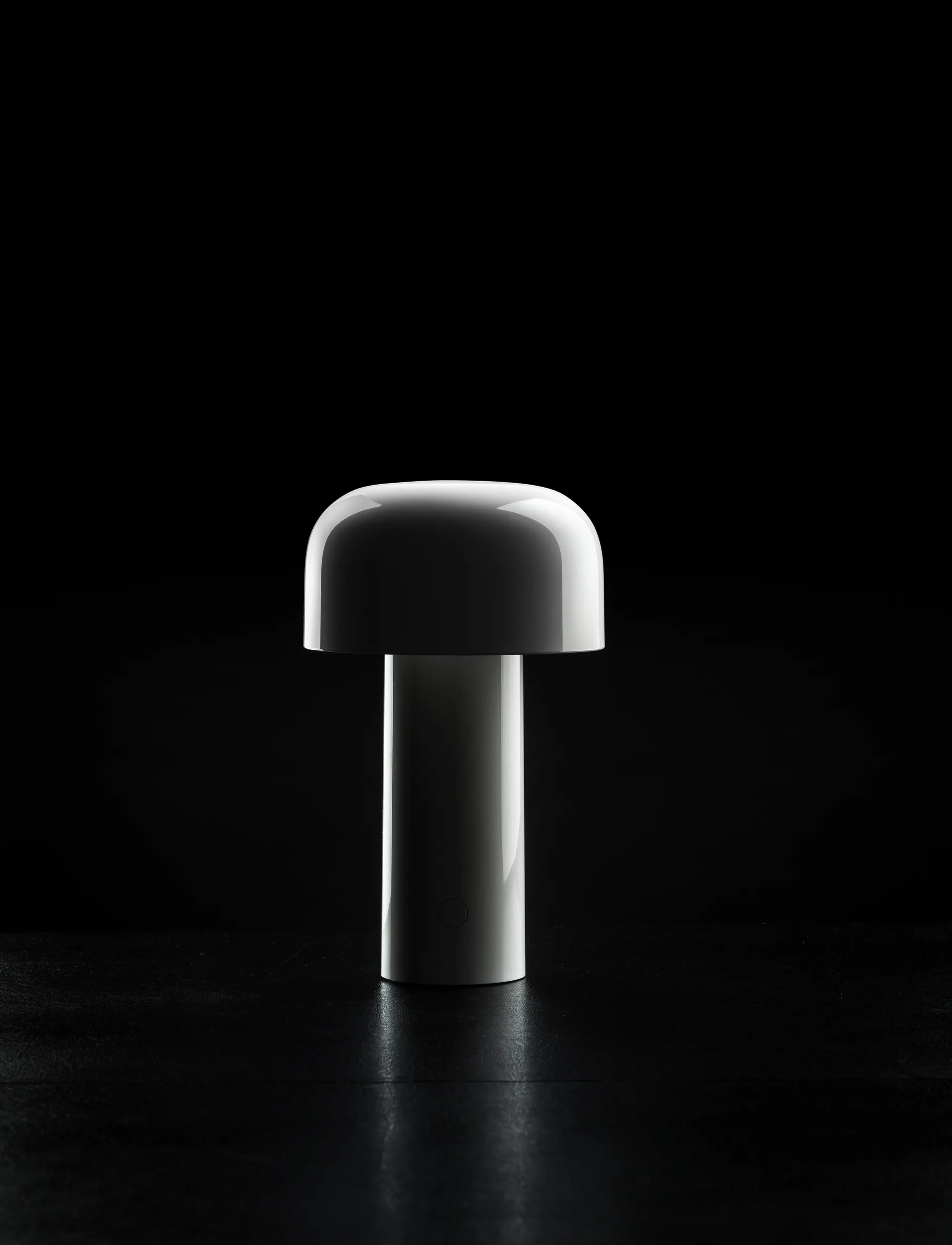 Bellhop bordlampe portabel, White, IP54 (innendørs/utendørs) Flos