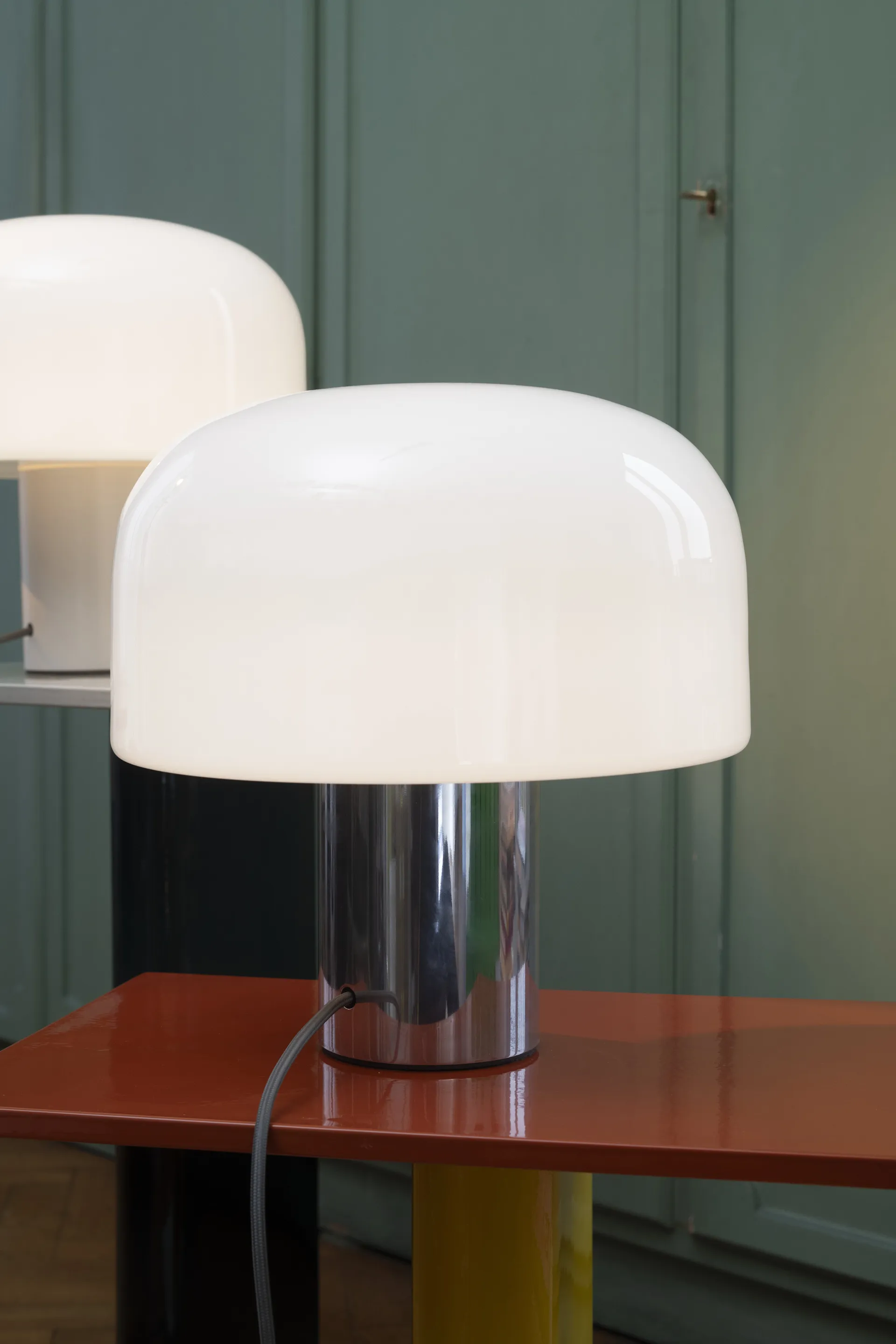 Bellhop Glass T bordlampe, Bright aluminum Flos