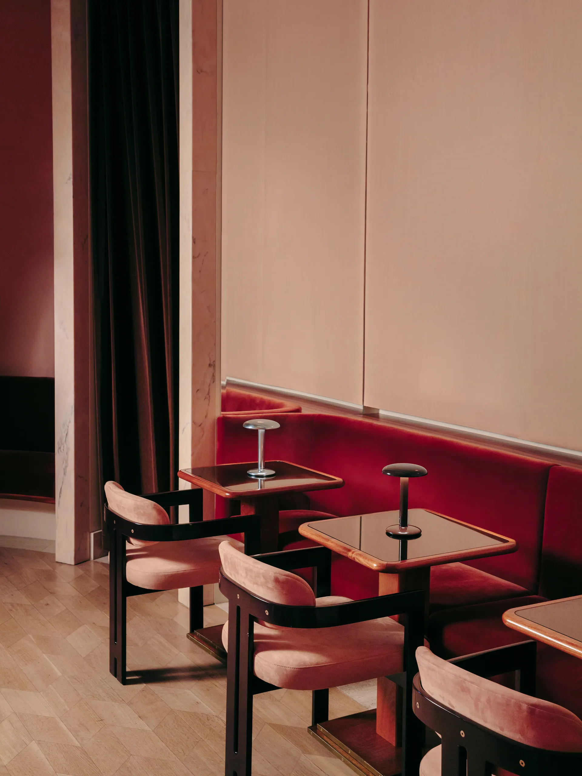 Gustave Residential bordlampe portabel, Lakkert brun Flos