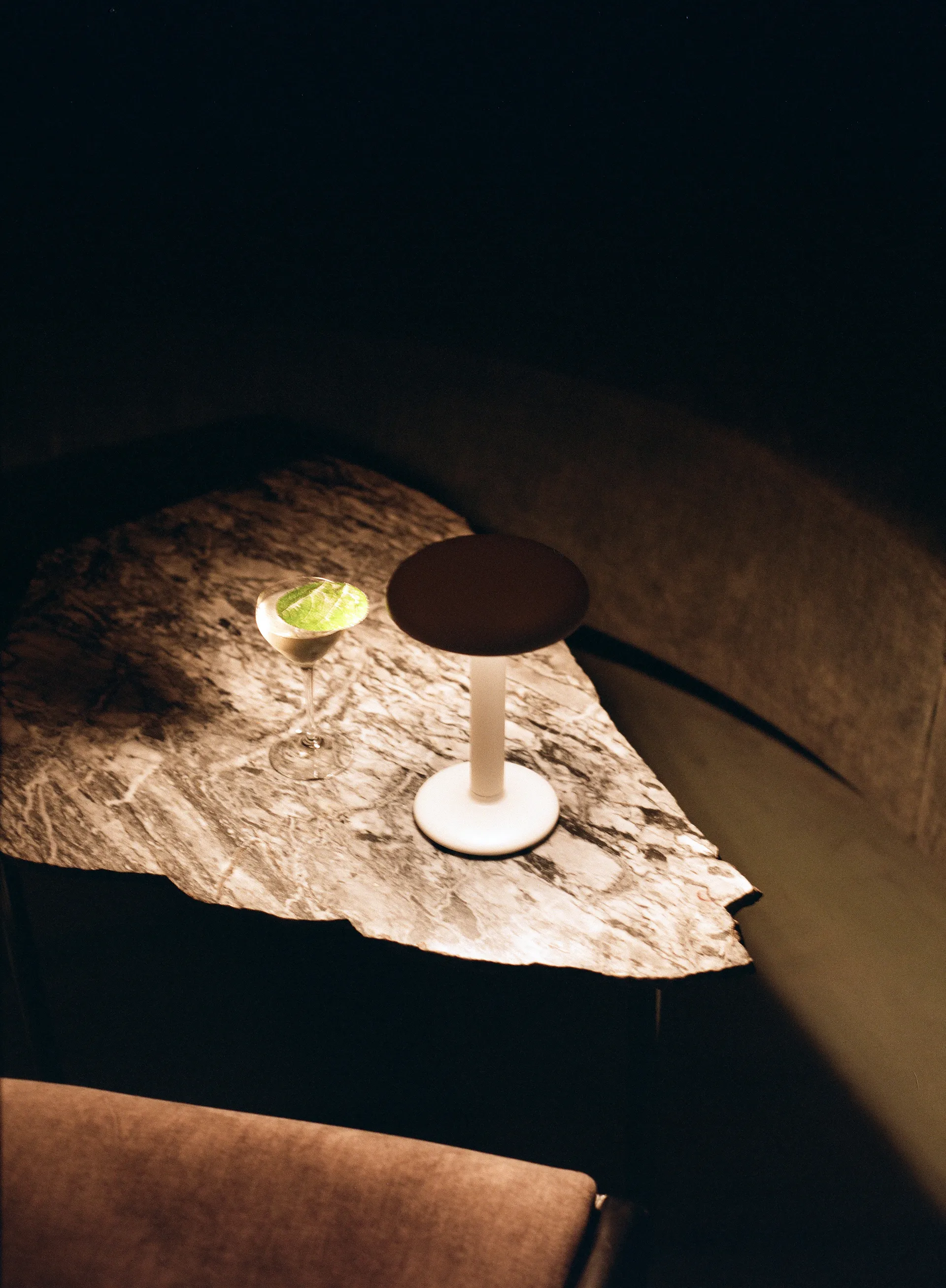 Gustave Residential bordlampe portabel, Matte white Flos