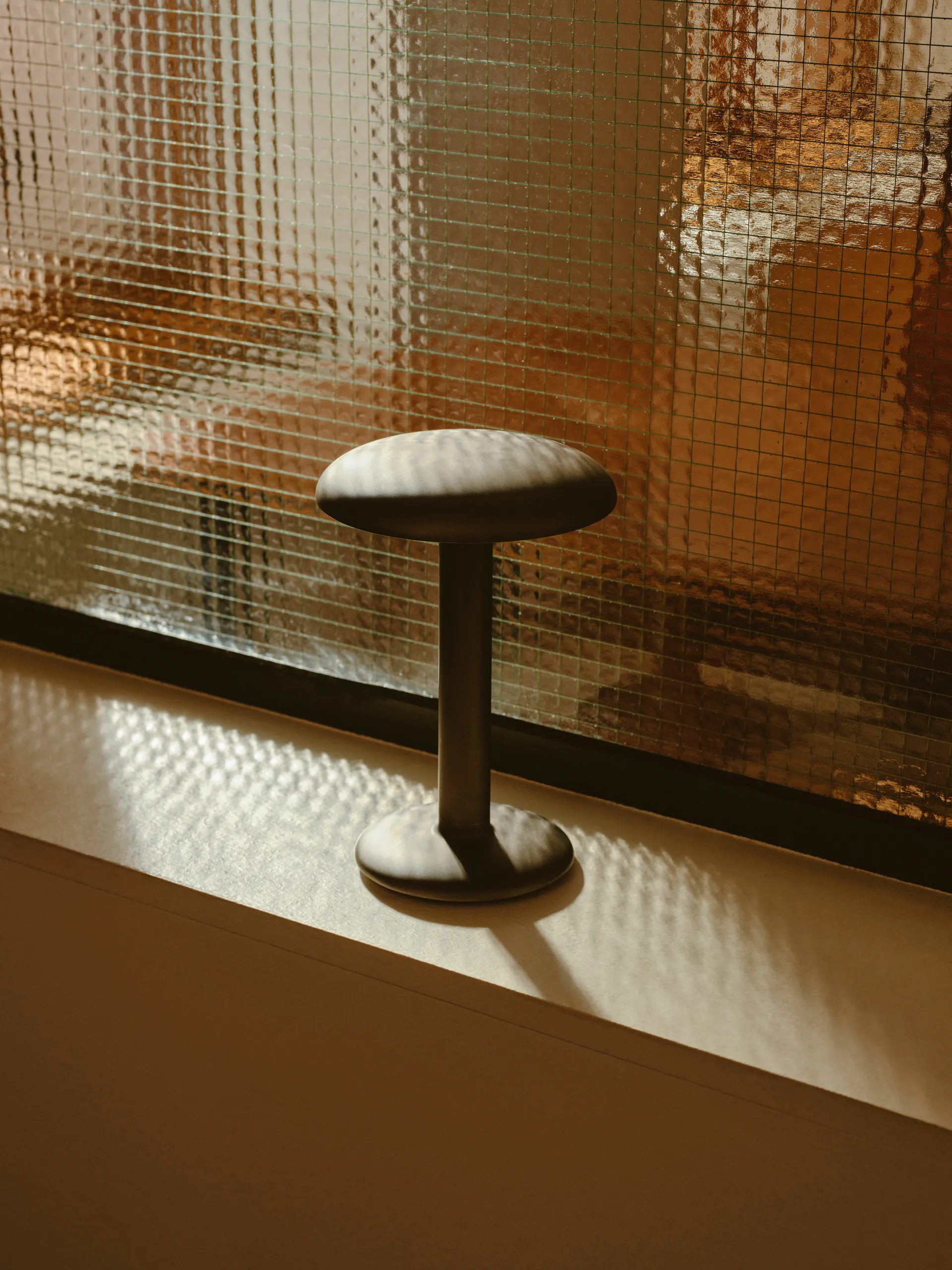 Gustave Residential bordlampe portabel, Raw aluminium Flos