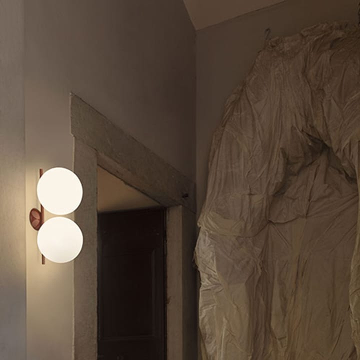 IC lights C/W1 Double vegglampe, Svart-opal Flos