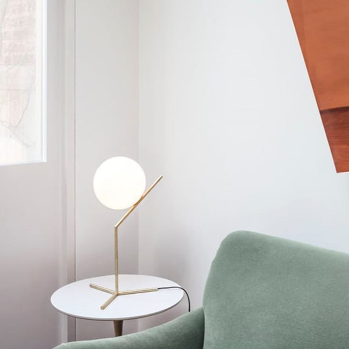 IC lights T1 high bordlampe, Børstet messing-opal Flos
