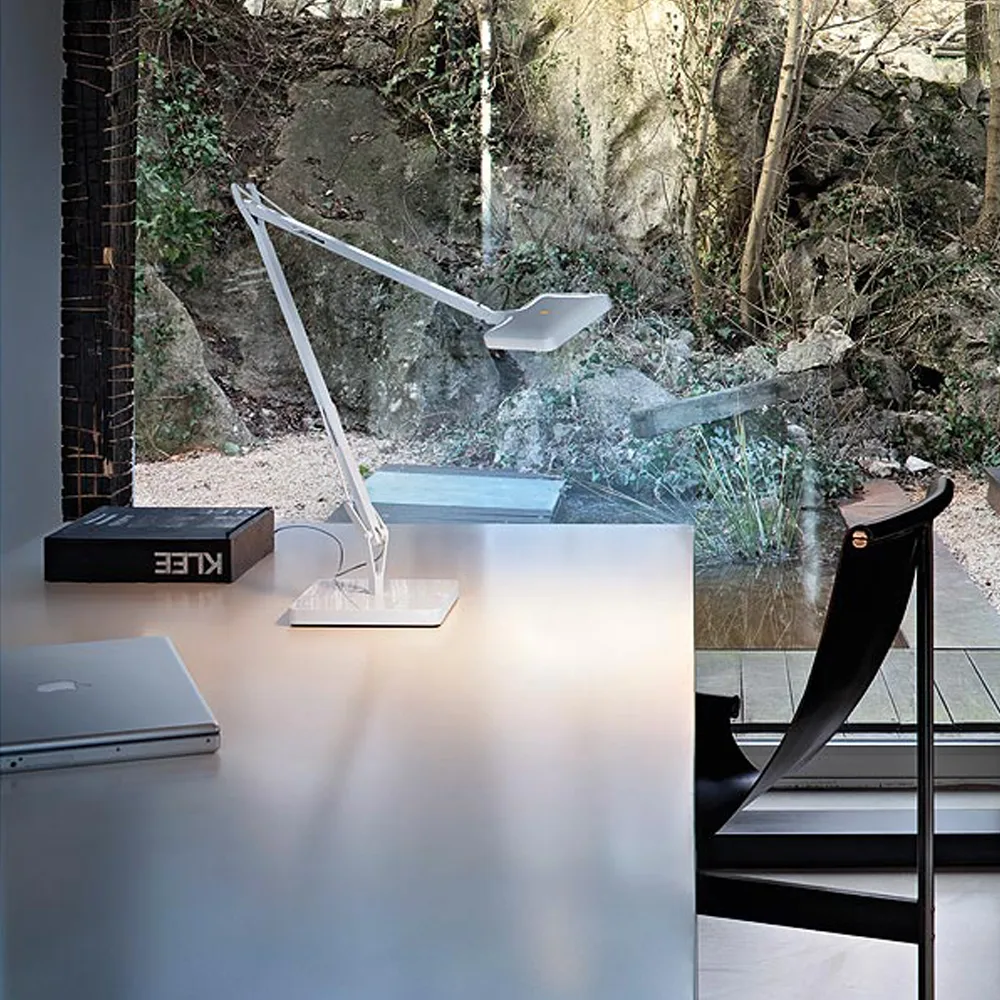 Kelvin T LED bordlampe, Hvit blank Flos