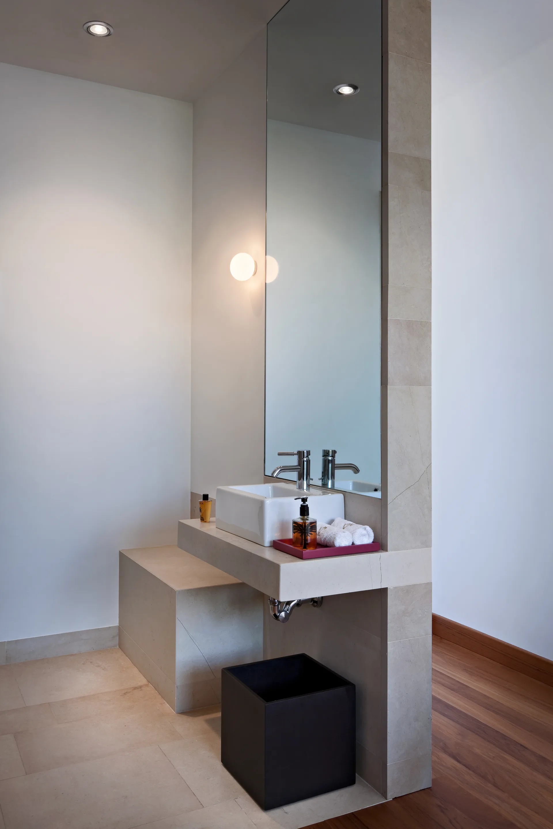 Mini Glo-Ball CW vegg- og taklampe speilmontering, Hvit Flos