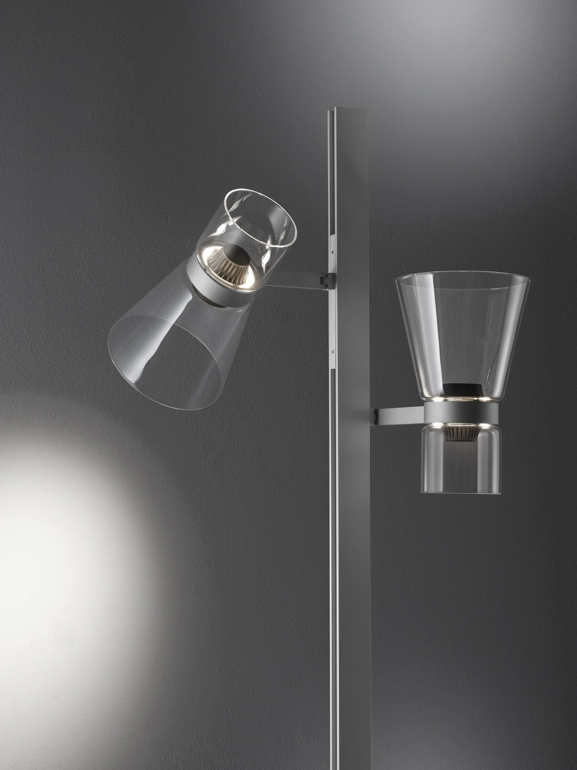 Nocturne F2 cone gulvlampe - Silver,  Flos