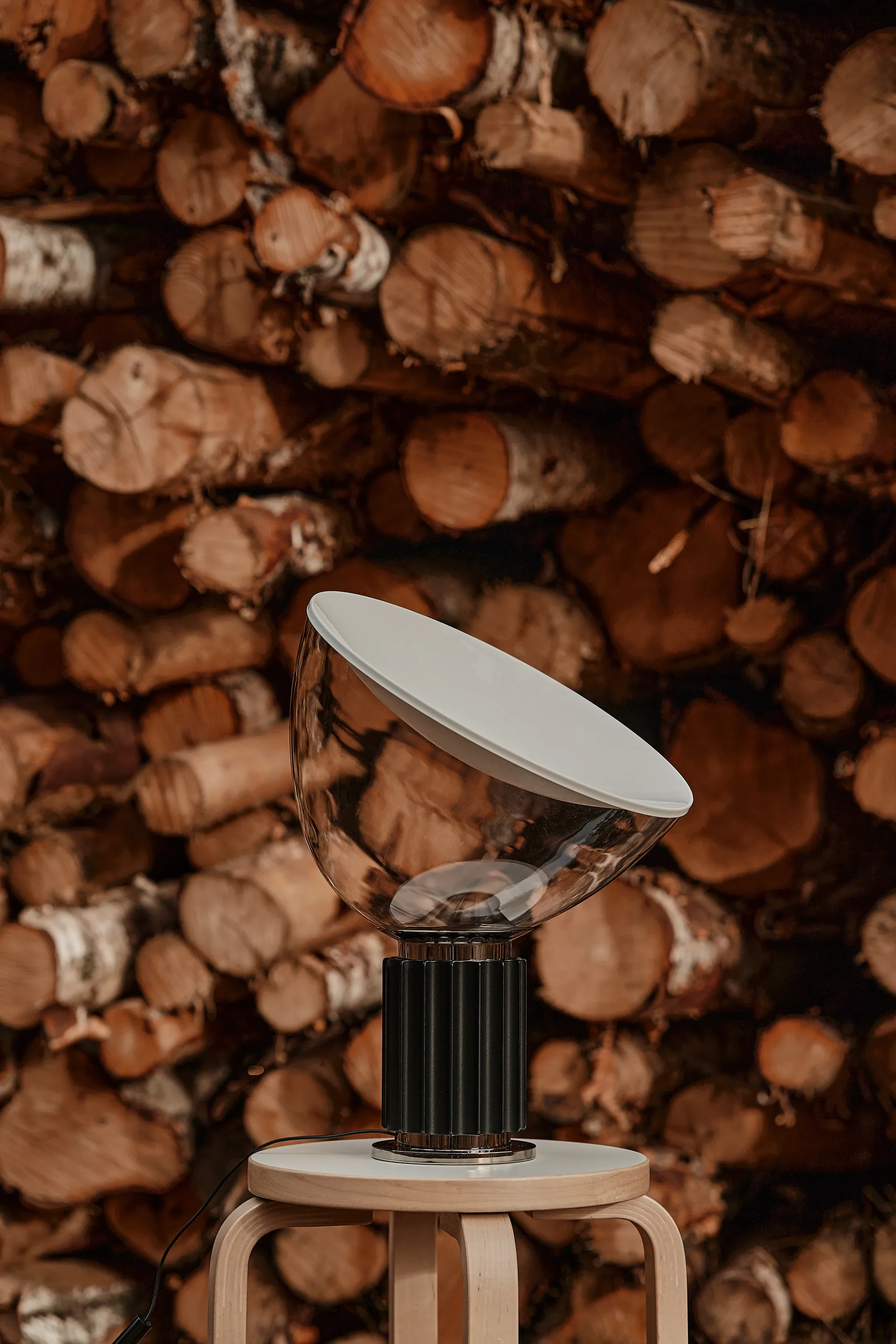 Taccia Small bordlampe LED 48,5 cm, Svart-glasskuppel Flos