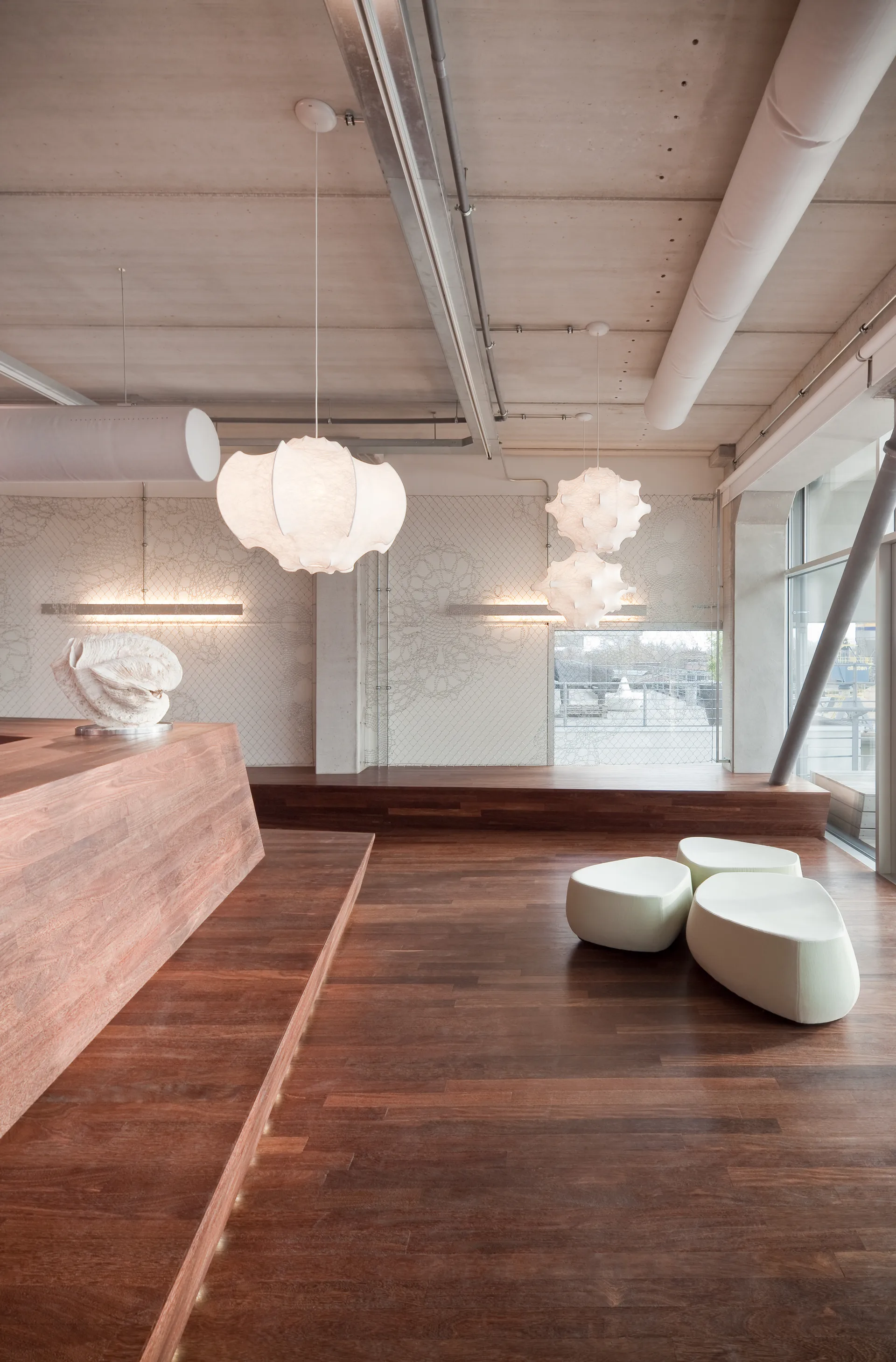 Viscontea pendel, Hvit Flos