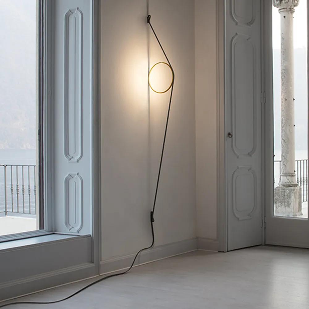 Wirering vegglampe, Rosa-grå Flos